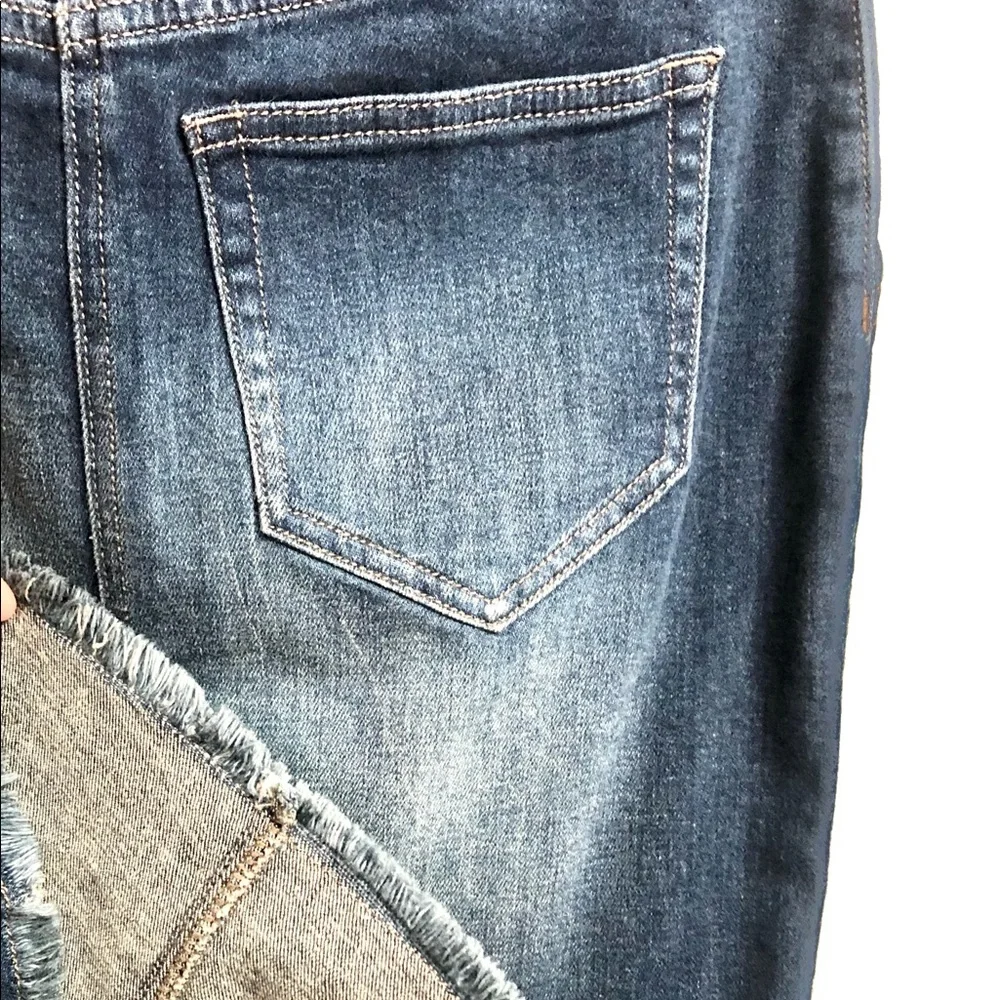 NEW YORK & CO fringe hem jean skirt medium wash size4/size5-6 runs a bit big NWT - Picture 4 of 12